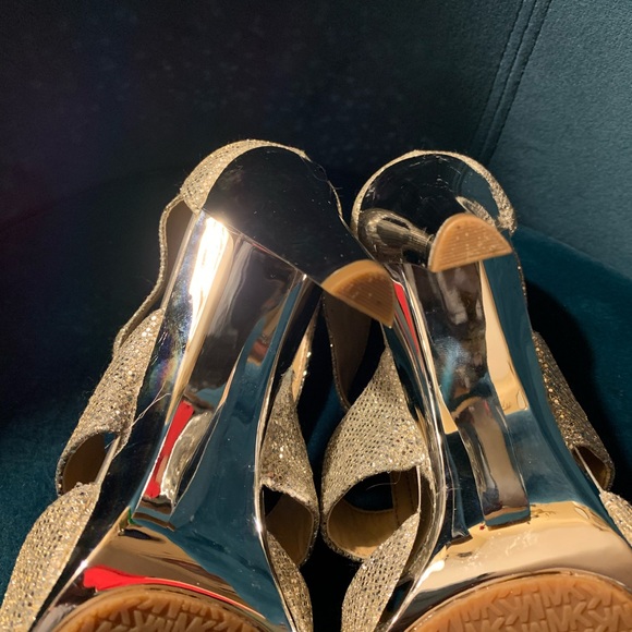Michael kors silver glitter t strap sandals heels 8.5 - Picture 3 of 9